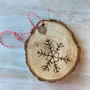 NEW One of a kind handmade woodslice Christmas ornament decoration, snowflake